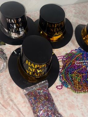 Happy New Year Black and Gold Party Top Hats - Classic Celebration Pack